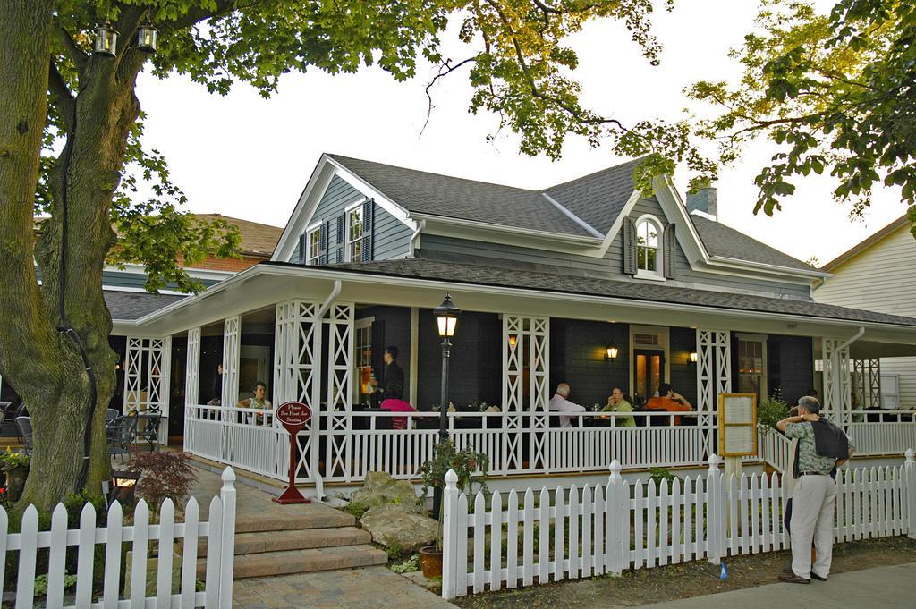 Shaw Club Hotel Niagara-on-the-Lake Bagian luar foto